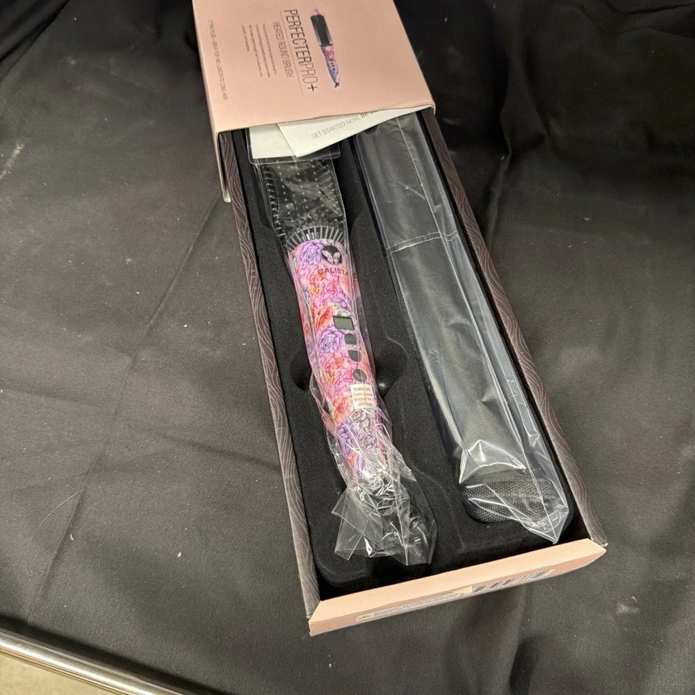 NIB Calista Perfecter Pro Plus Heated Round Brush  .75